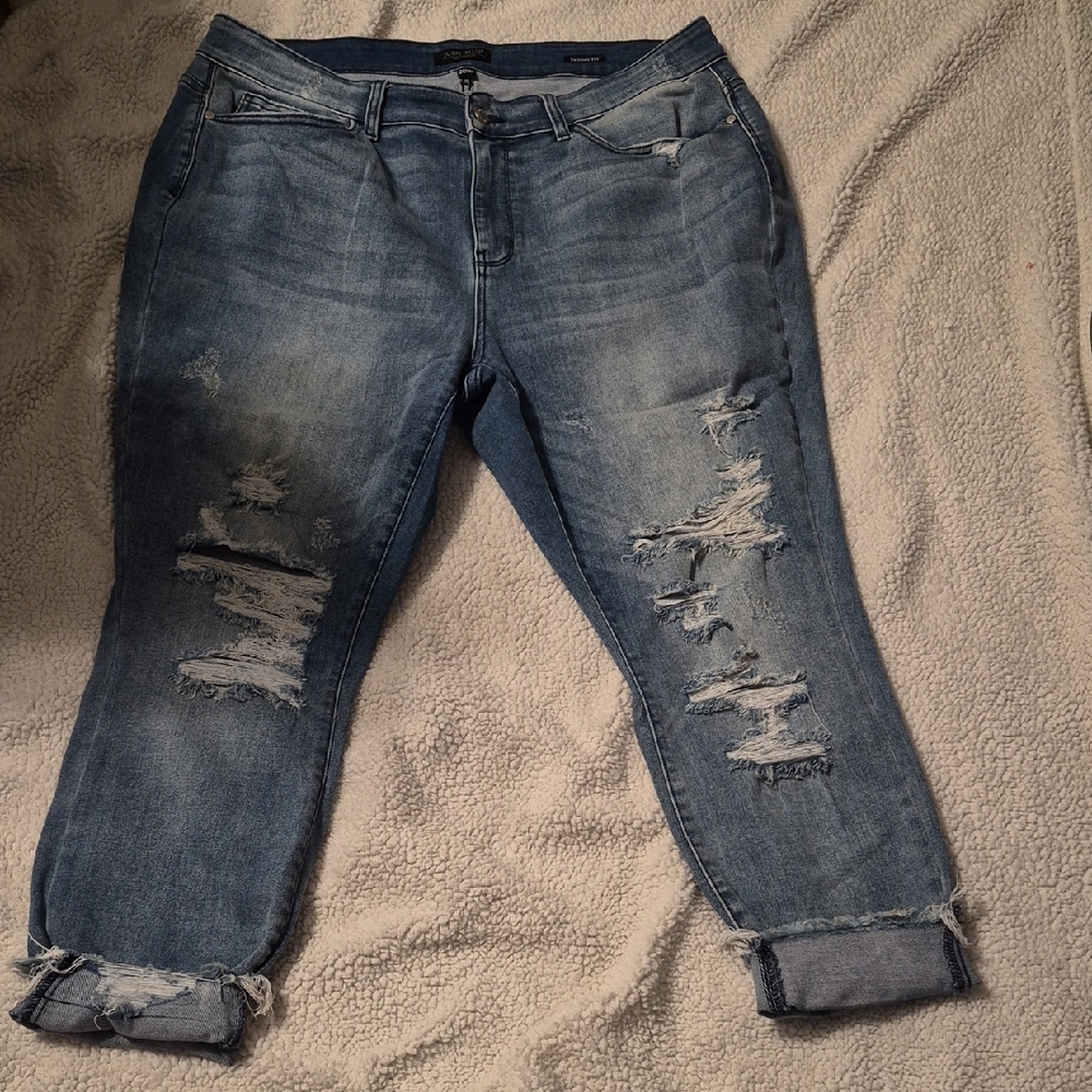 Judy Blue Light Wash Distressed Jeans